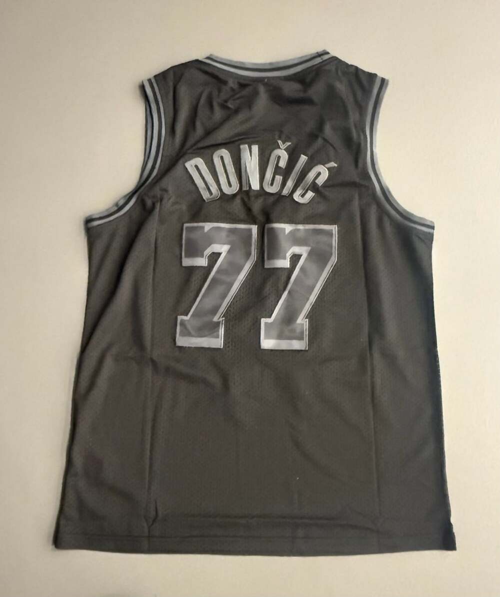 Los Angeles Lakers Luka Doncic 77 Basketball Jersey Size M